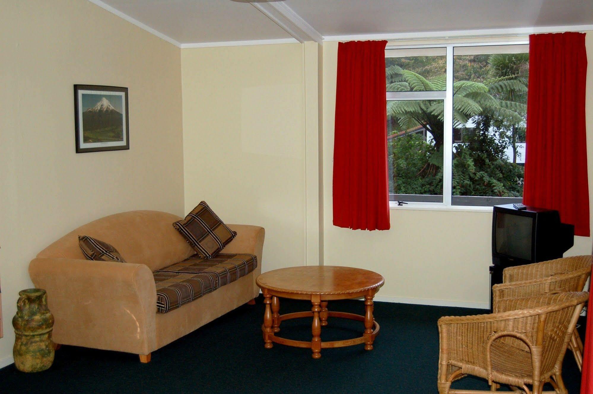 Egmont Eco Leisure Park & Backpackers Hotel New Plymouth Exterior foto