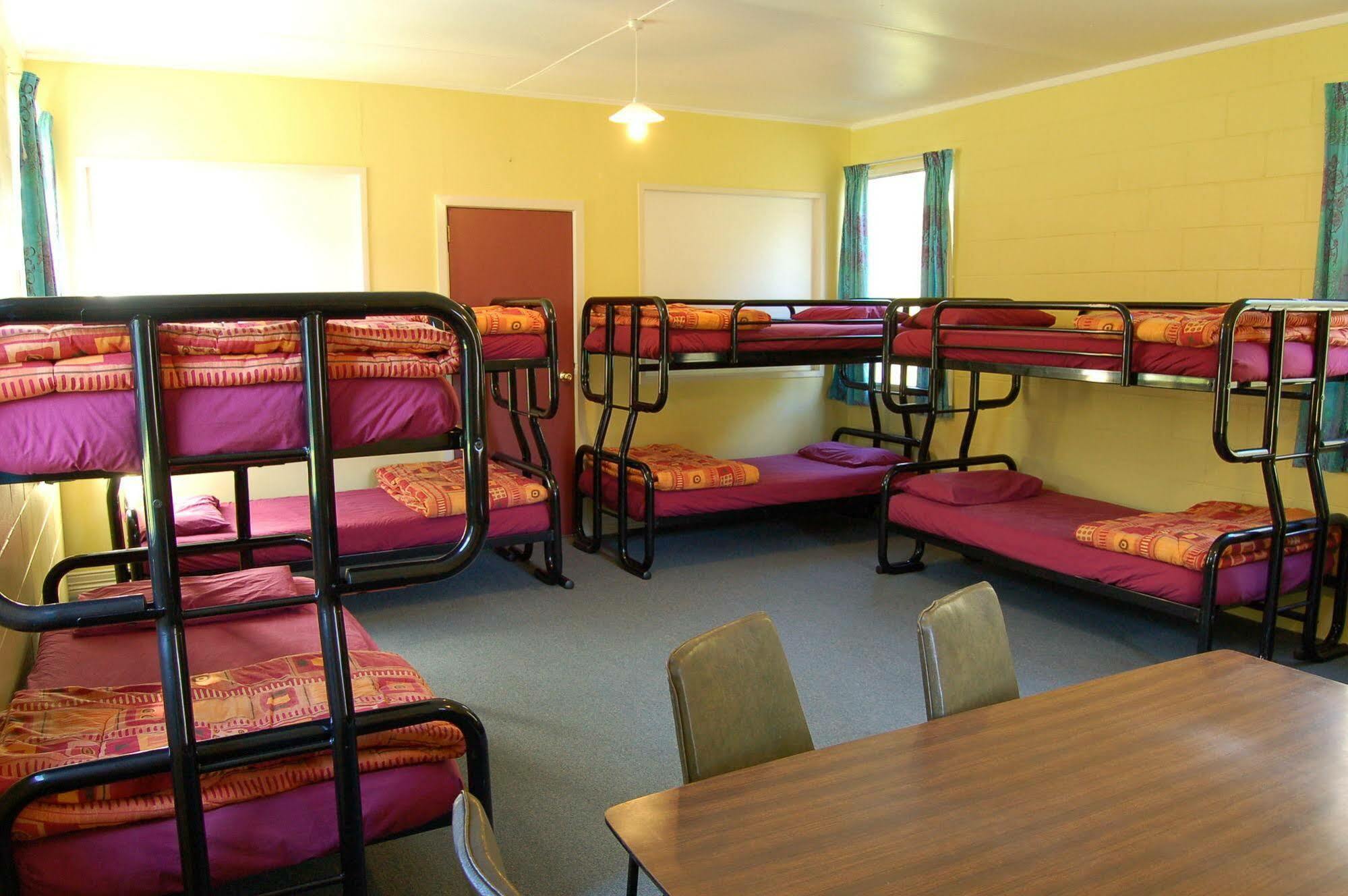 Egmont Eco Leisure Park & Backpackers Hotel New Plymouth Exterior foto