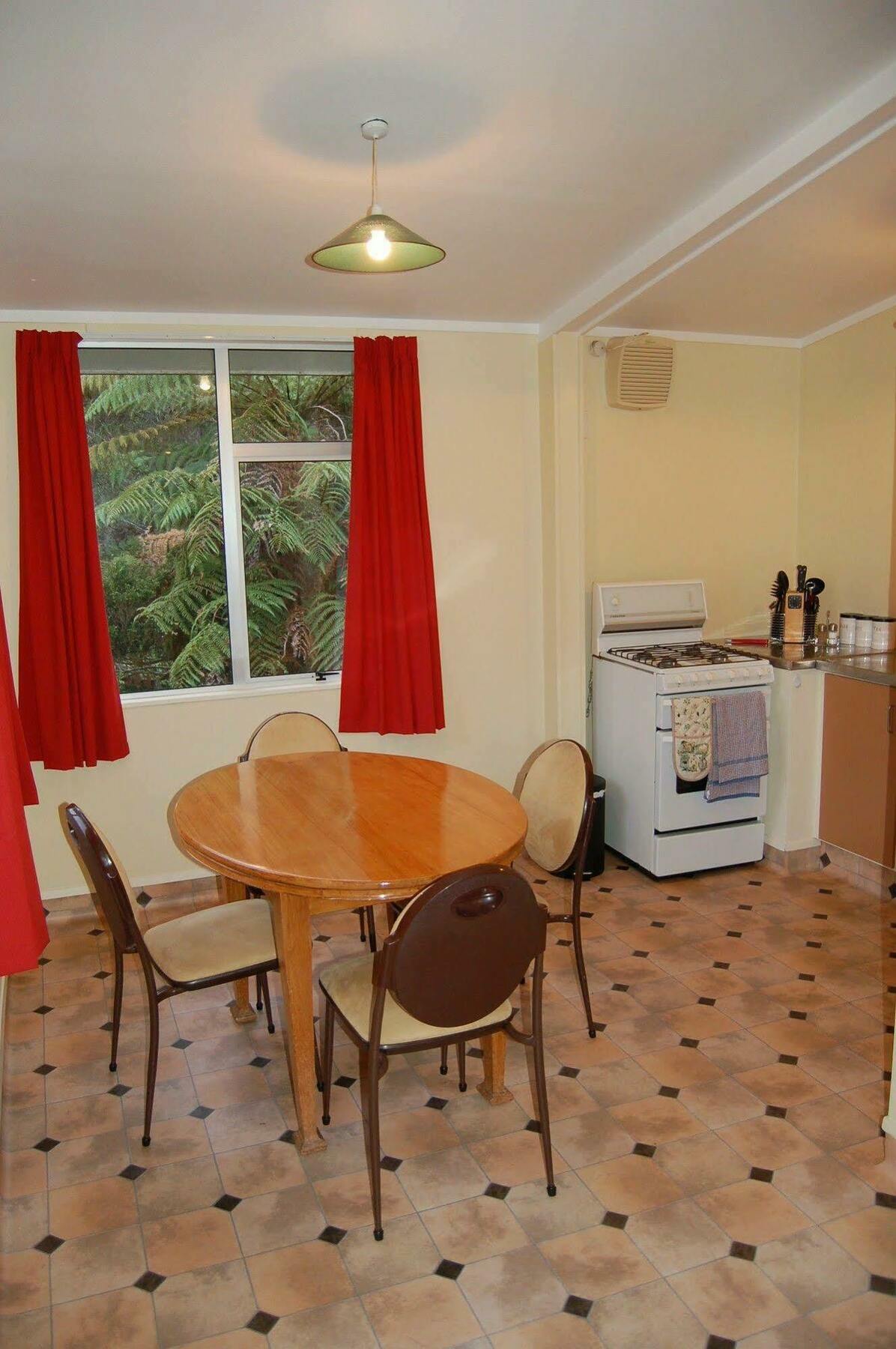 Egmont Eco Leisure Park & Backpackers Hotel New Plymouth Exterior foto
